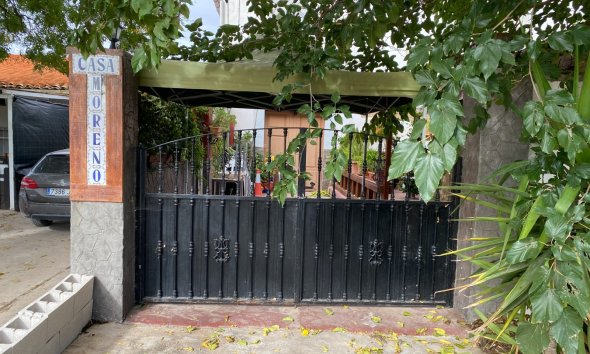 Country House - Resale - Sax -
                Sax