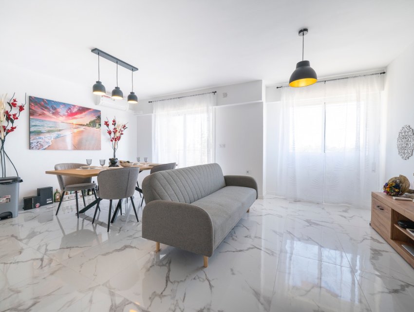 Herverkoop - apartment -
Orihuela Costa - Punta Prima