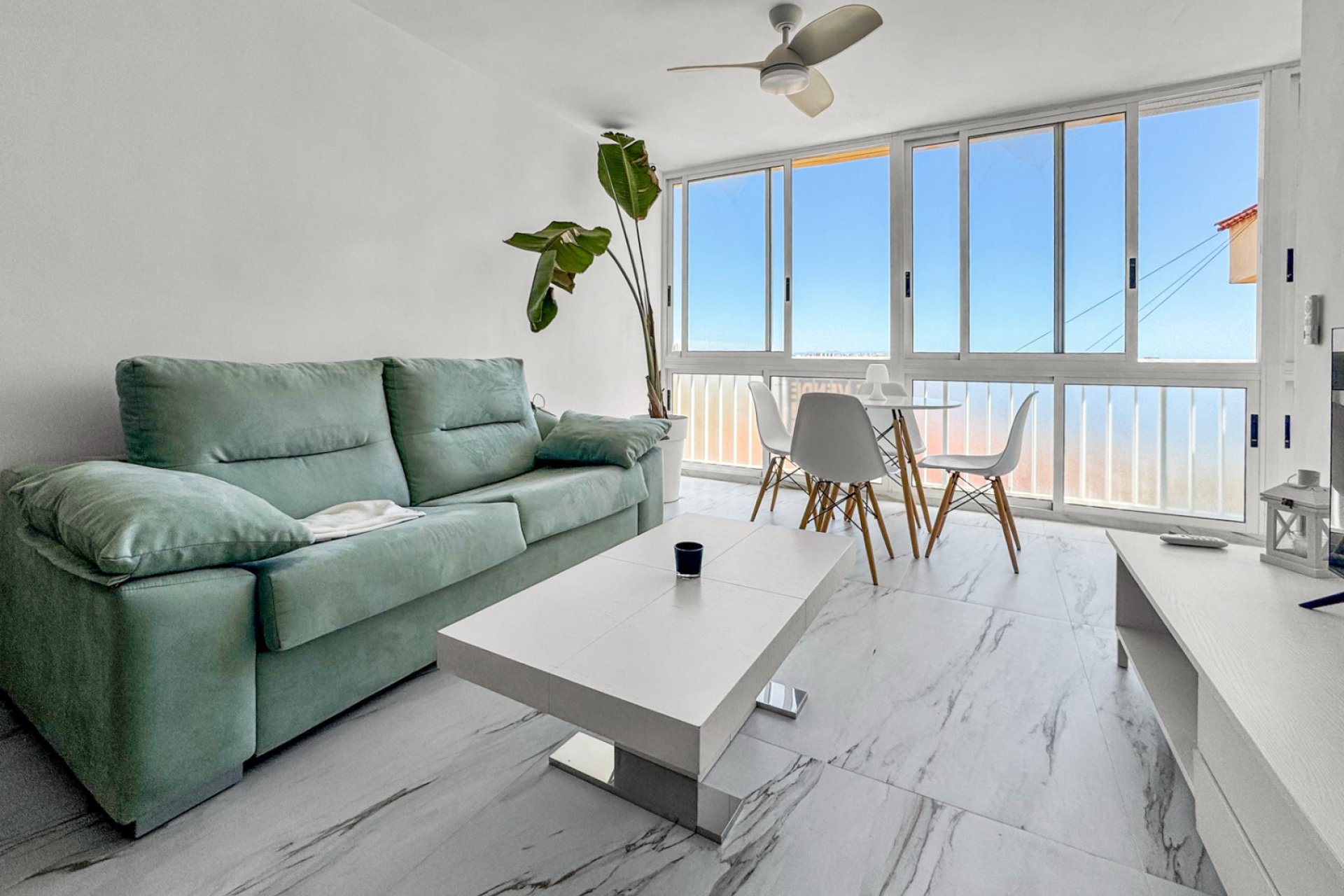 Herverkoop - apartment -
Orihuela Costa - Punta Prima