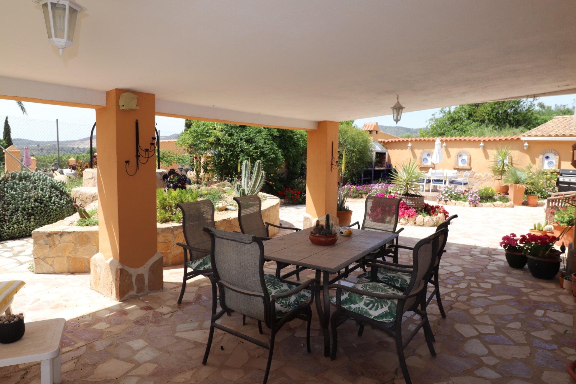 Herverkoop - Country House -
Hondón de las Nieves - La Canalosa