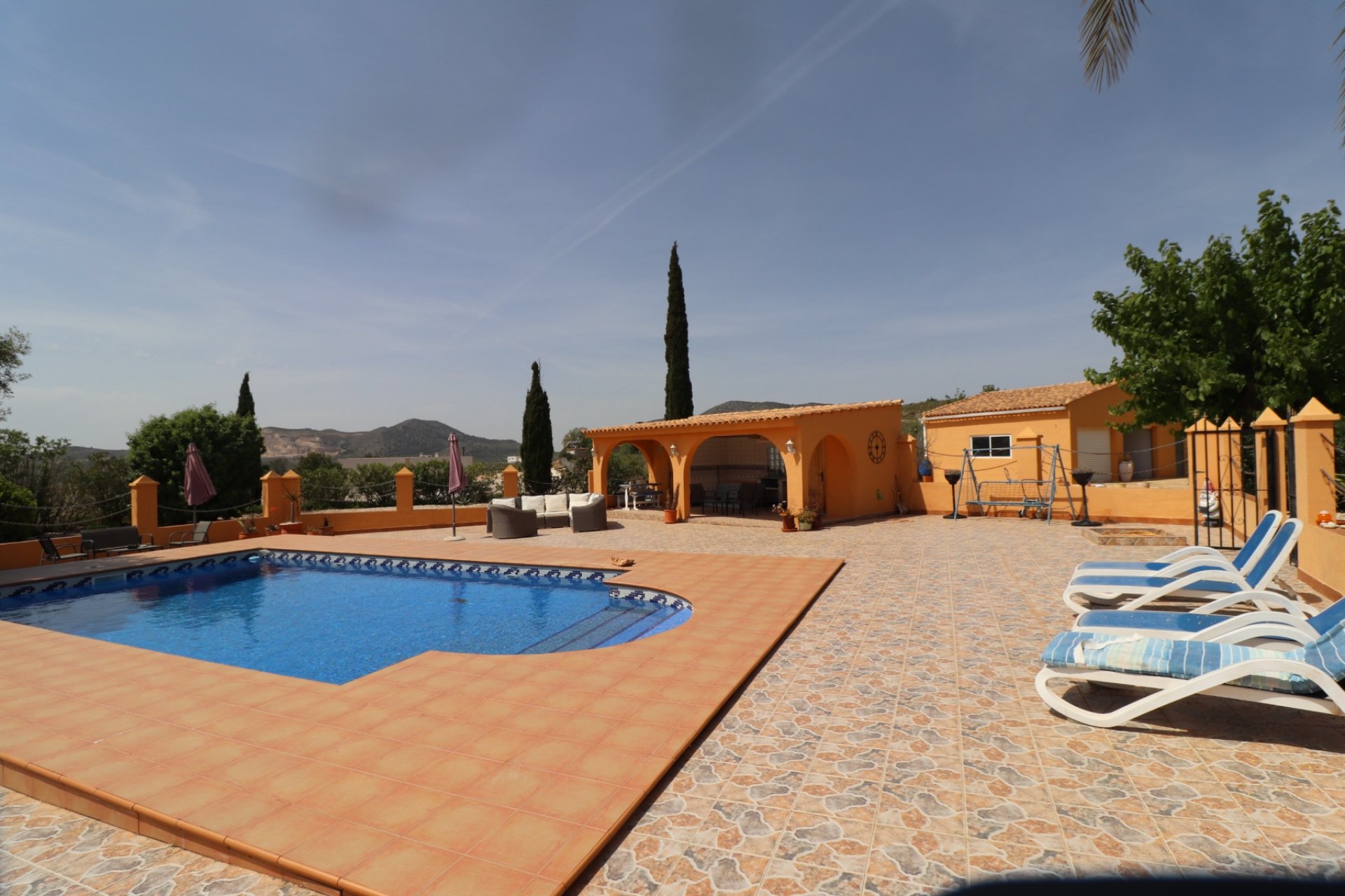 Herverkoop - Country House -
Hondón de las Nieves - La Canalosa