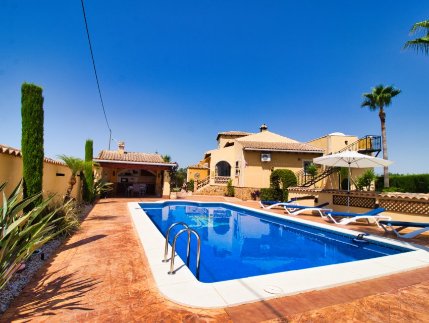 Herverkoop - Country House -
Orihuela
