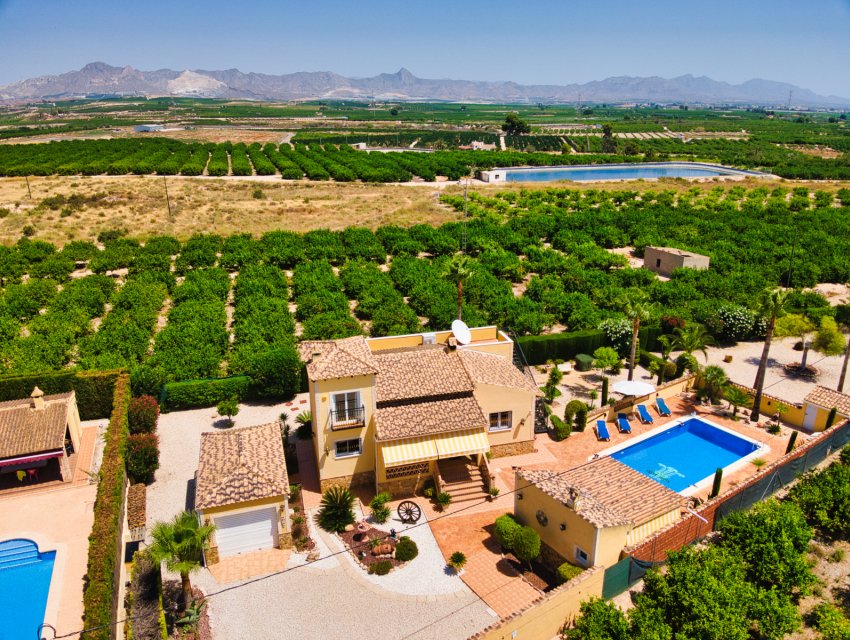 Herverkoop - Country House -
Orihuela