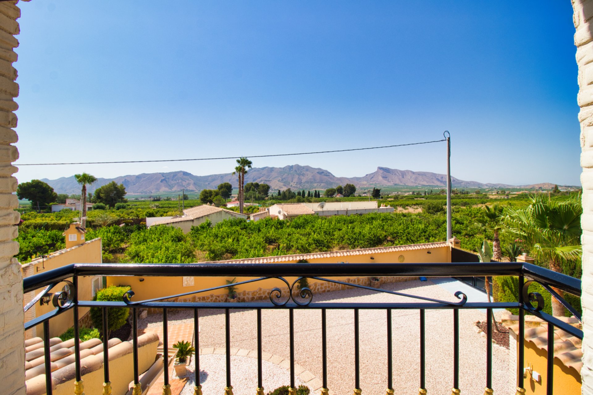 Herverkoop - Country House -
Orihuela