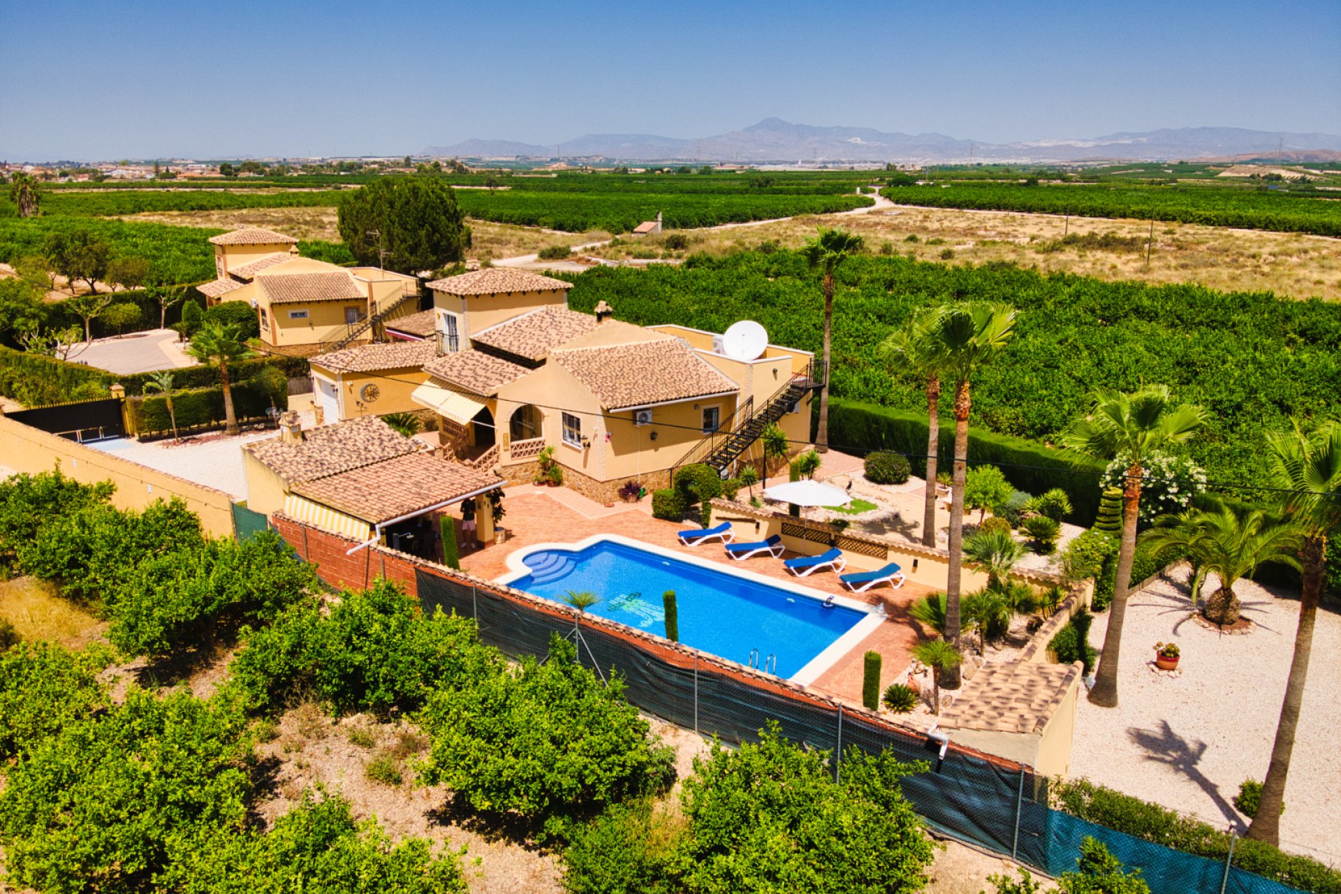 Herverkoop - Country House -
Orihuela