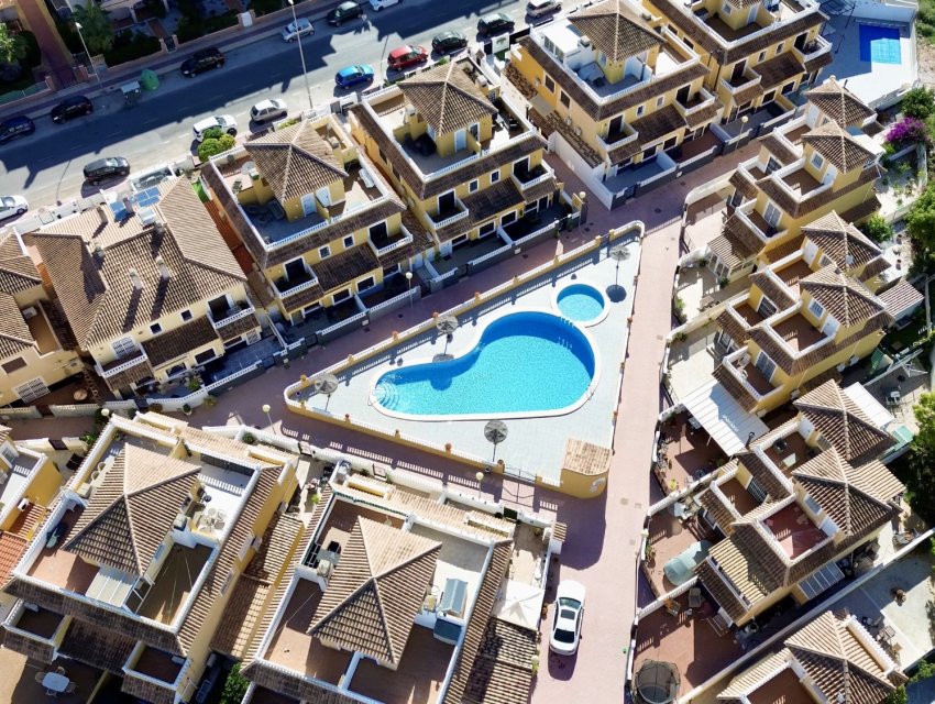 Herverkoop - Herenhuis -
Orihuela Costa - La Florida