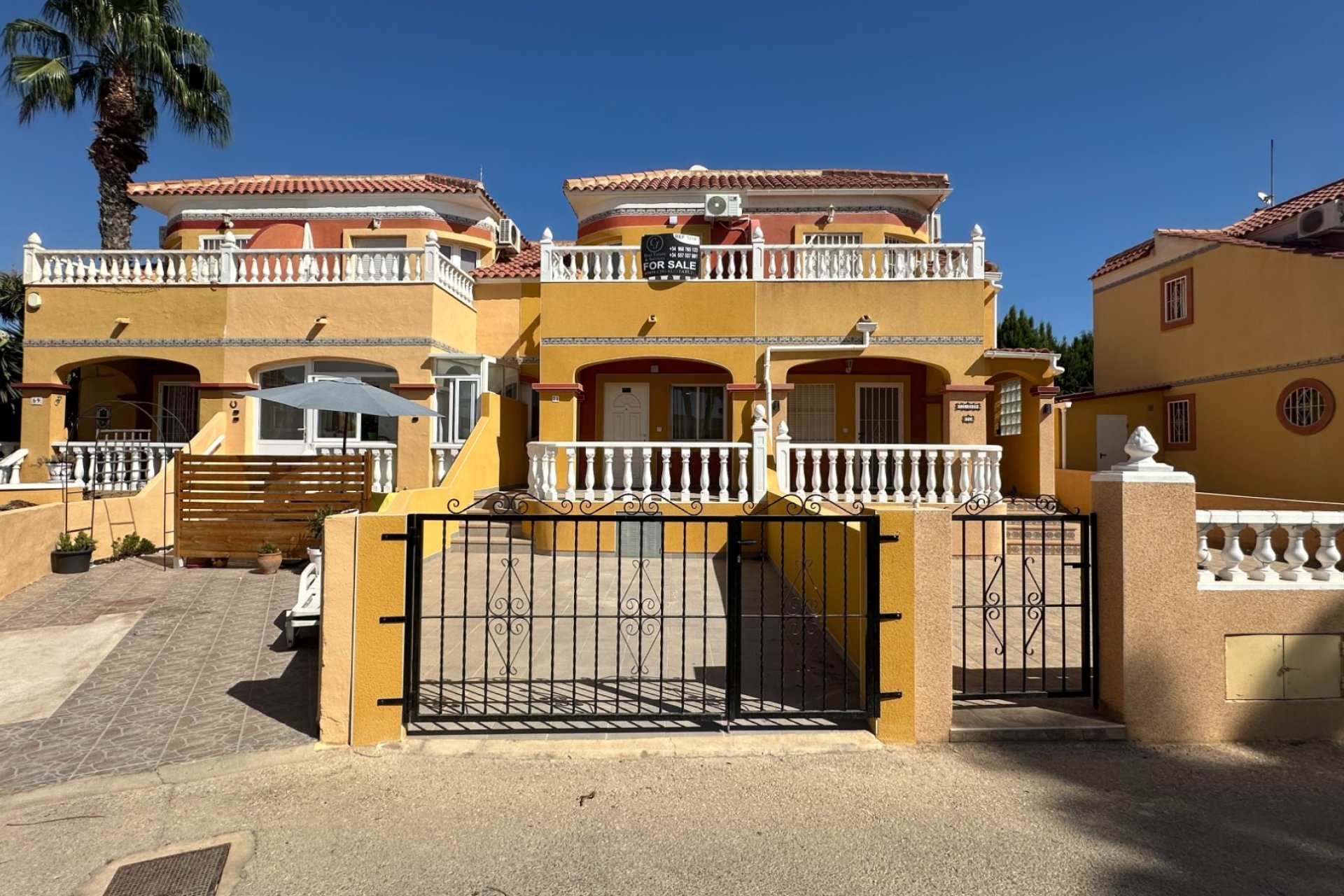 Herverkoop - Herenhuis -
Orihuela Costa - La Regia
