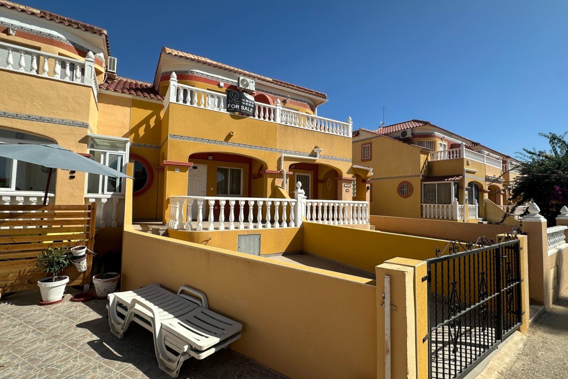 Herverkoop - Herenhuis -
Orihuela Costa - La Regia