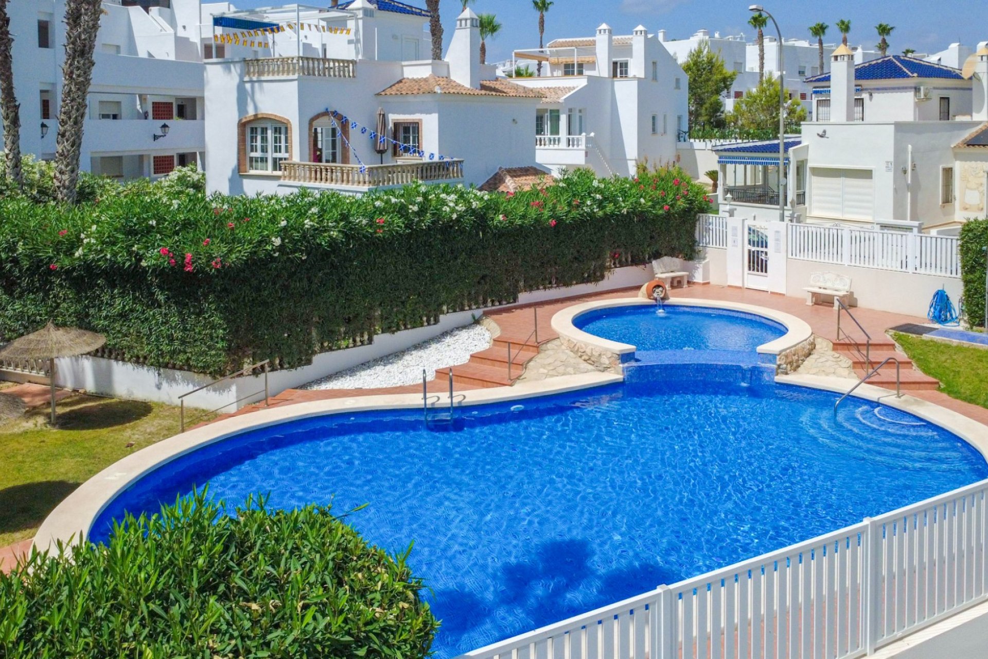 Herverkoop - Herenhuis -
Orihuela Costa - La Rioja