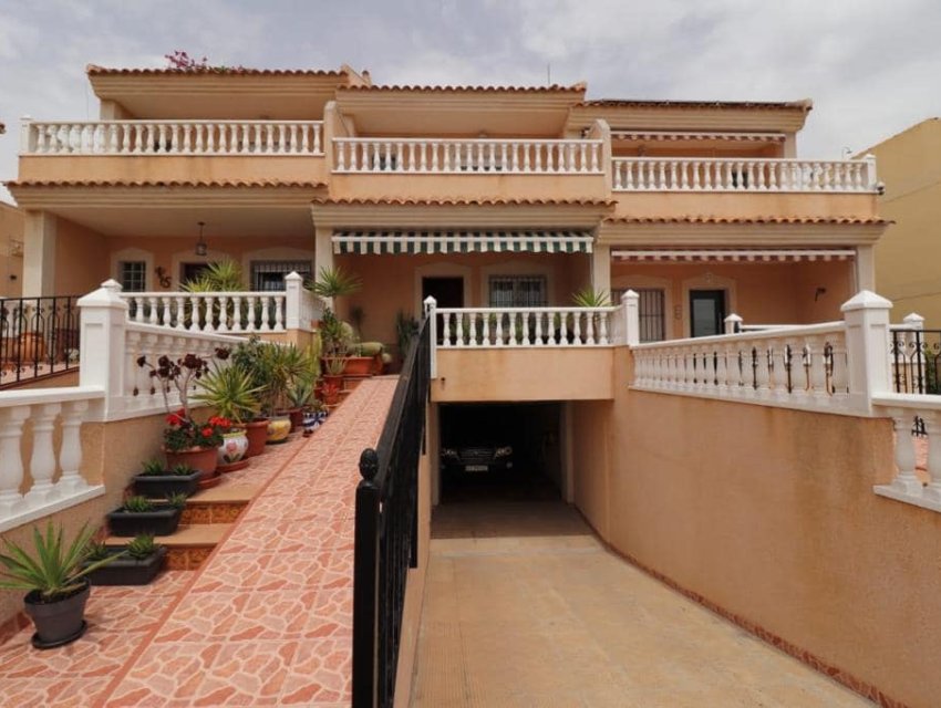 Herverkoop - Herenhuis -
Orihuela Costa - Los Altos
