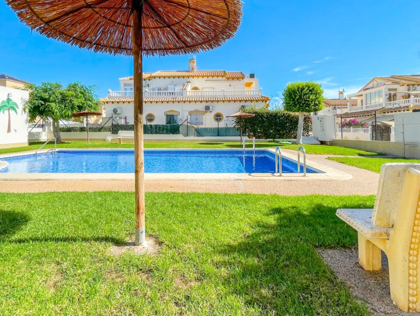 Herverkoop - Herenhuis -
Orihuela Costa - Los Altos *