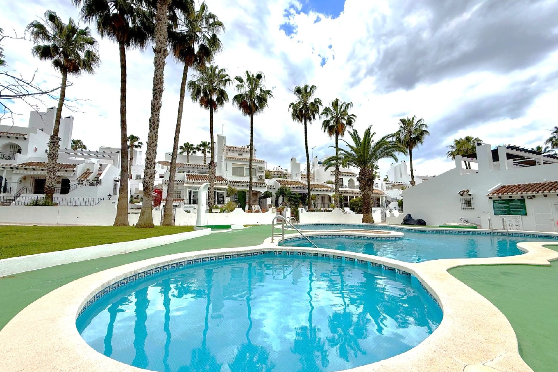 Herverkoop - Herenhuis -
Orihuela Costa - Villamartín