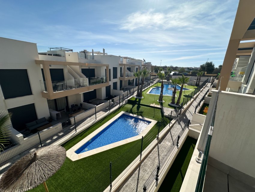 Herverkoop - Herenhuis -
Orihuela Costa - Villamartín