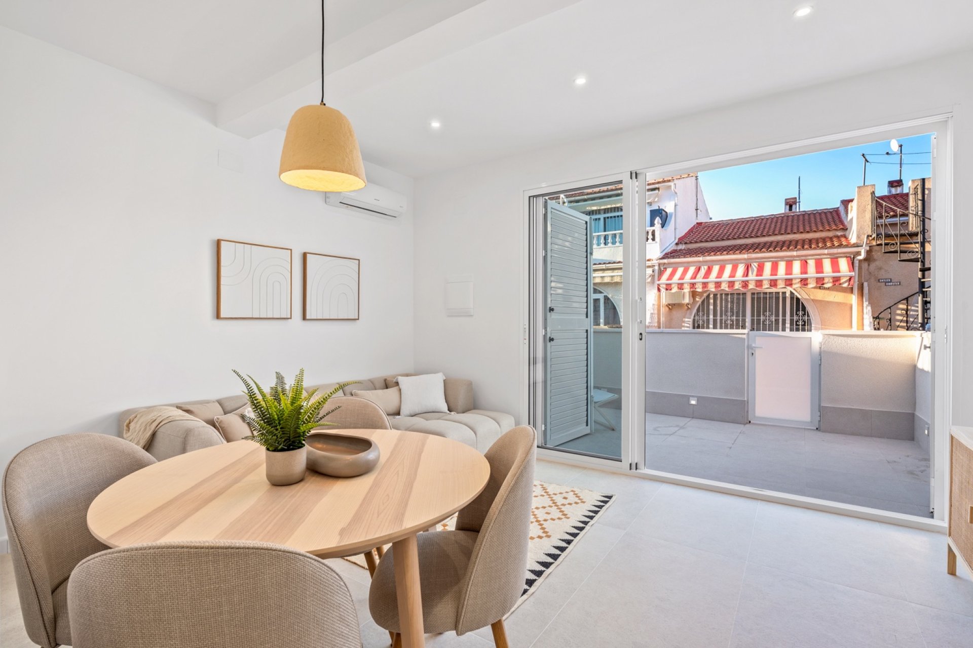 Herverkoop - Herenhuis -
Torrevieja - El Chaparral