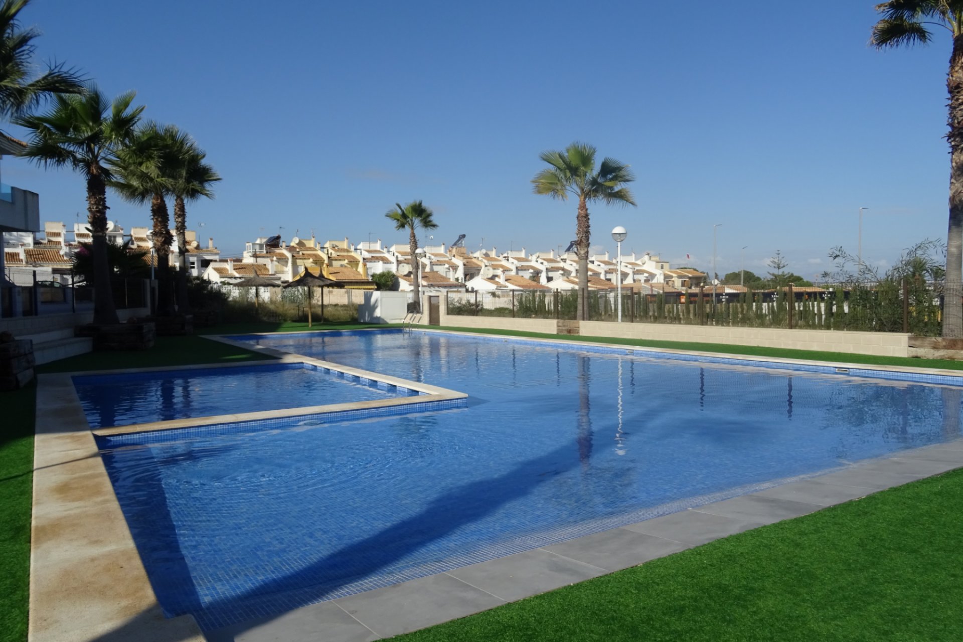Herverkoop - Herenhuis -
Torrevieja - Los Balcones