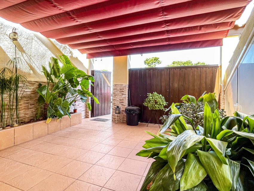 Herverkoop - Herenhuis -
Torrevieja - Los Balcones