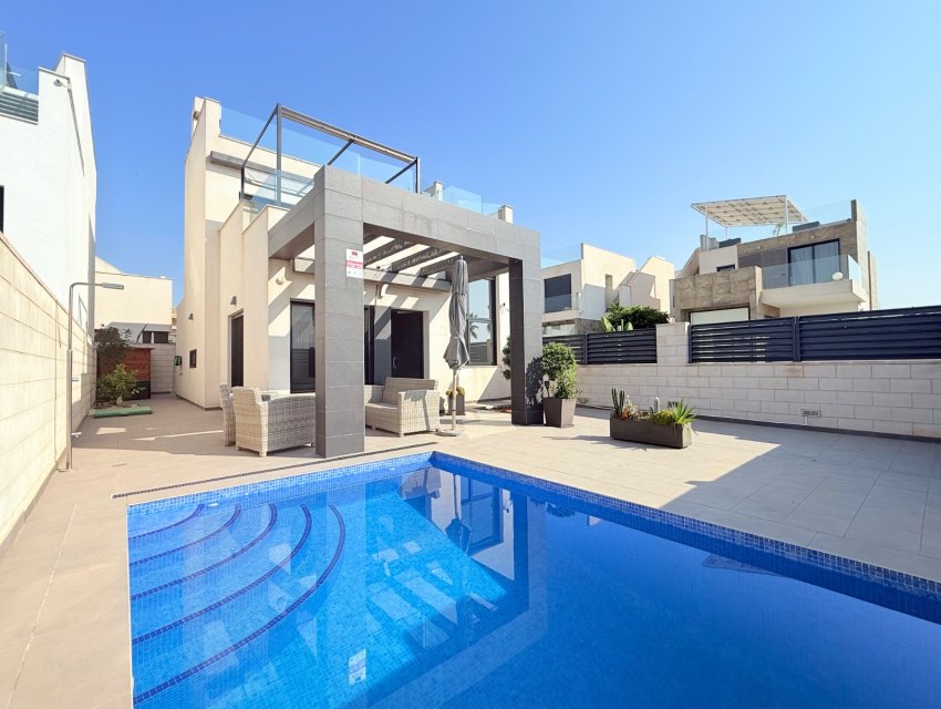Herverkoop - Villa -
Ciudad Quesada - Pueblo Bravo