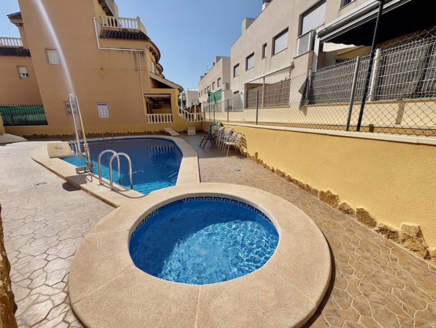 Herverkoop - Villa -
Guardamar del Segura