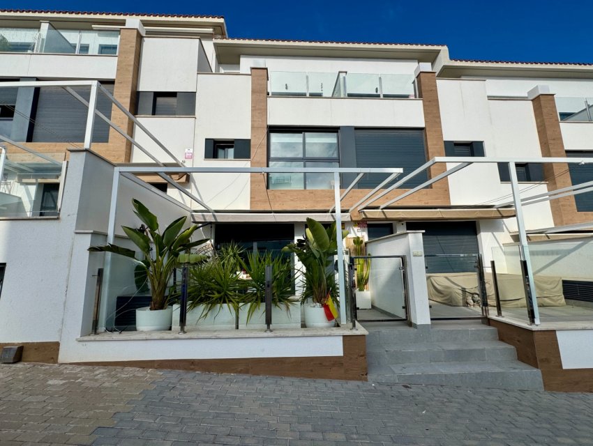 Herverkoop - Villa -
Guardamar del Segura