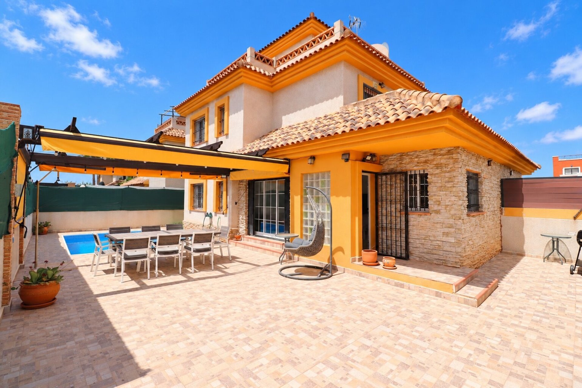 Herverkoop - Villa -
Los Montesinos - La Herrada