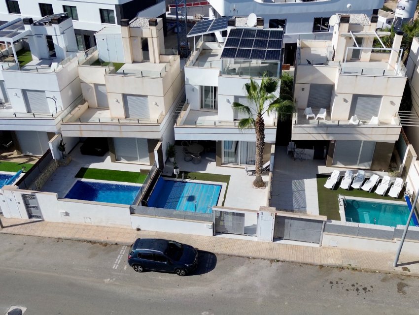 Herverkoop - Villa -
Orihuela Costa - Lomas De Cabo Roig