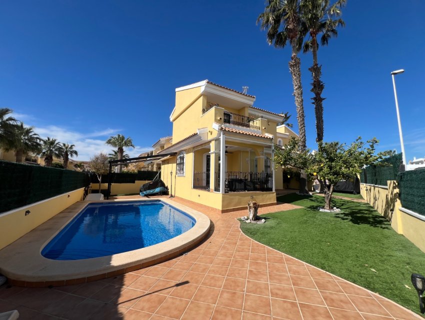Herverkoop - Villa -
Orihuela Costa - Los Dolses