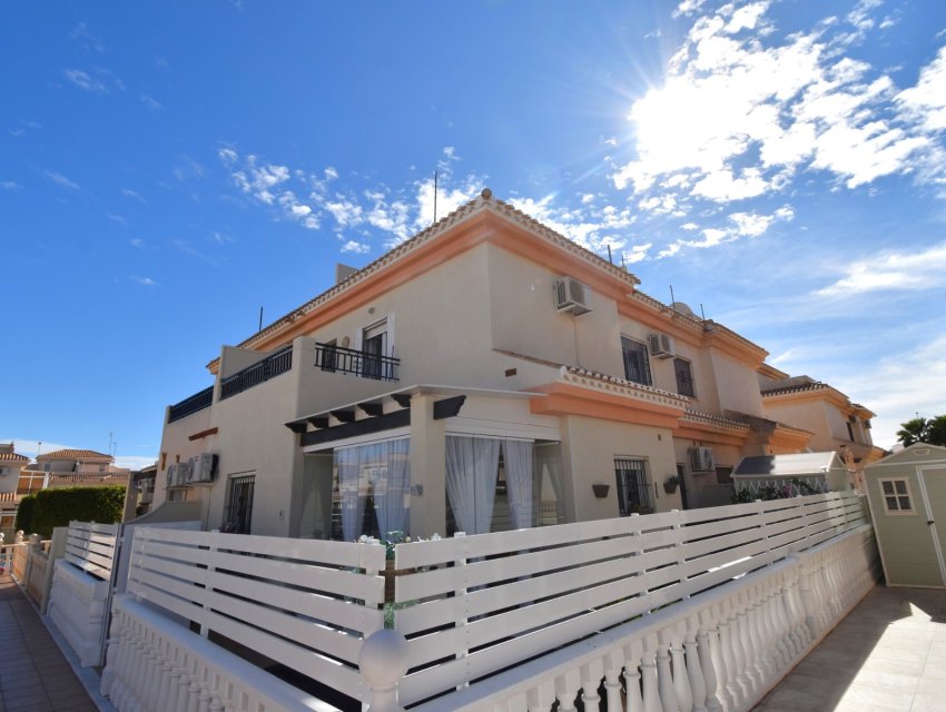 Herverkoop - Villa -
Orihuela Costa - Playa Flamenca