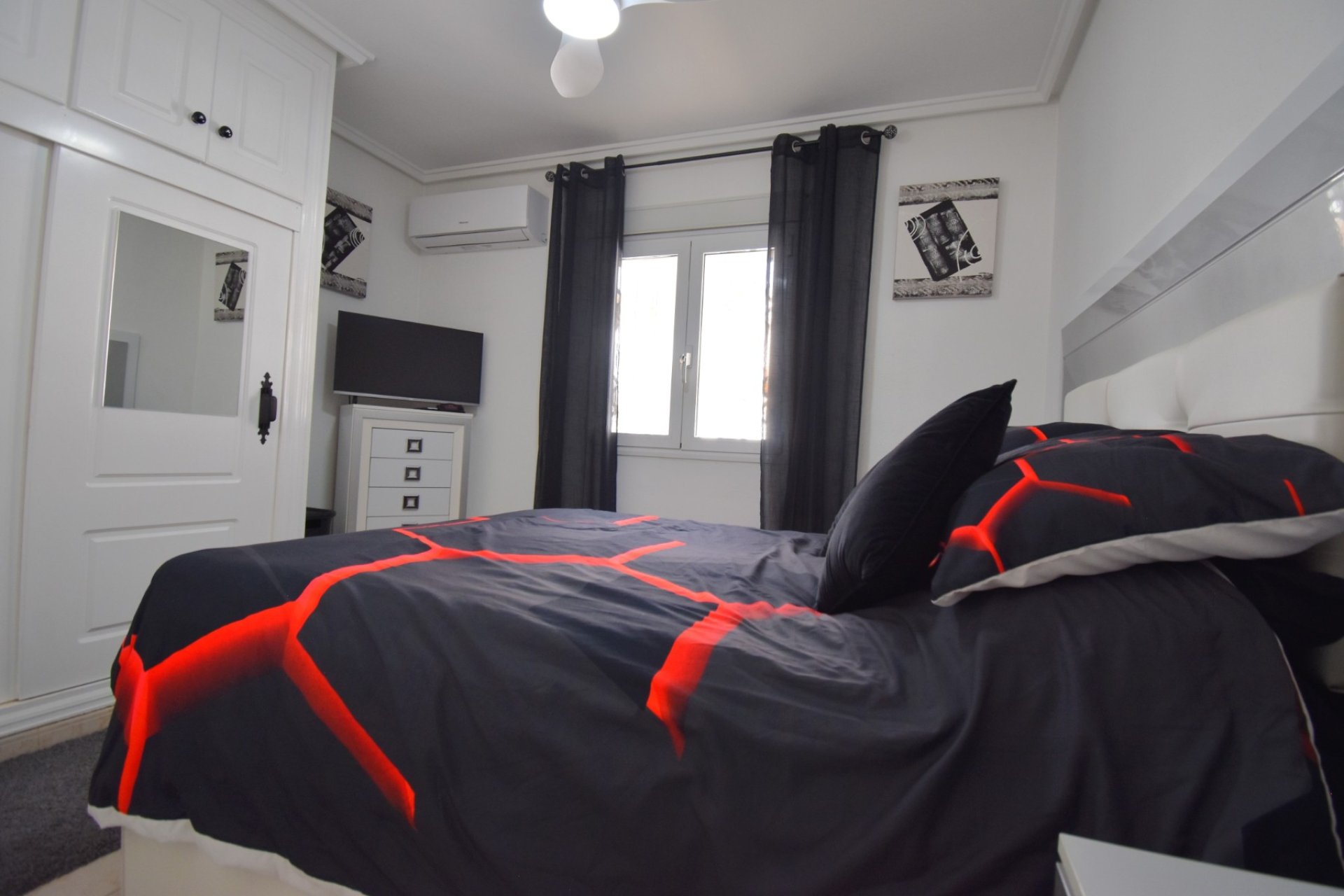 Herverkoop - Villa -
Orihuela Costa - Playa Flamenca