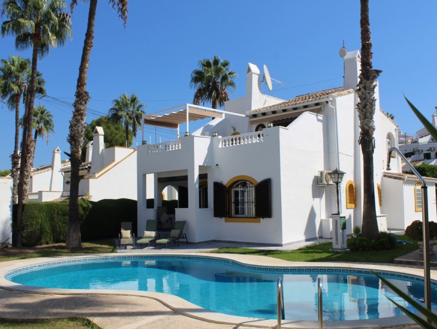 Herverkoop - Villa -
Orihuela Costa - Villamartín