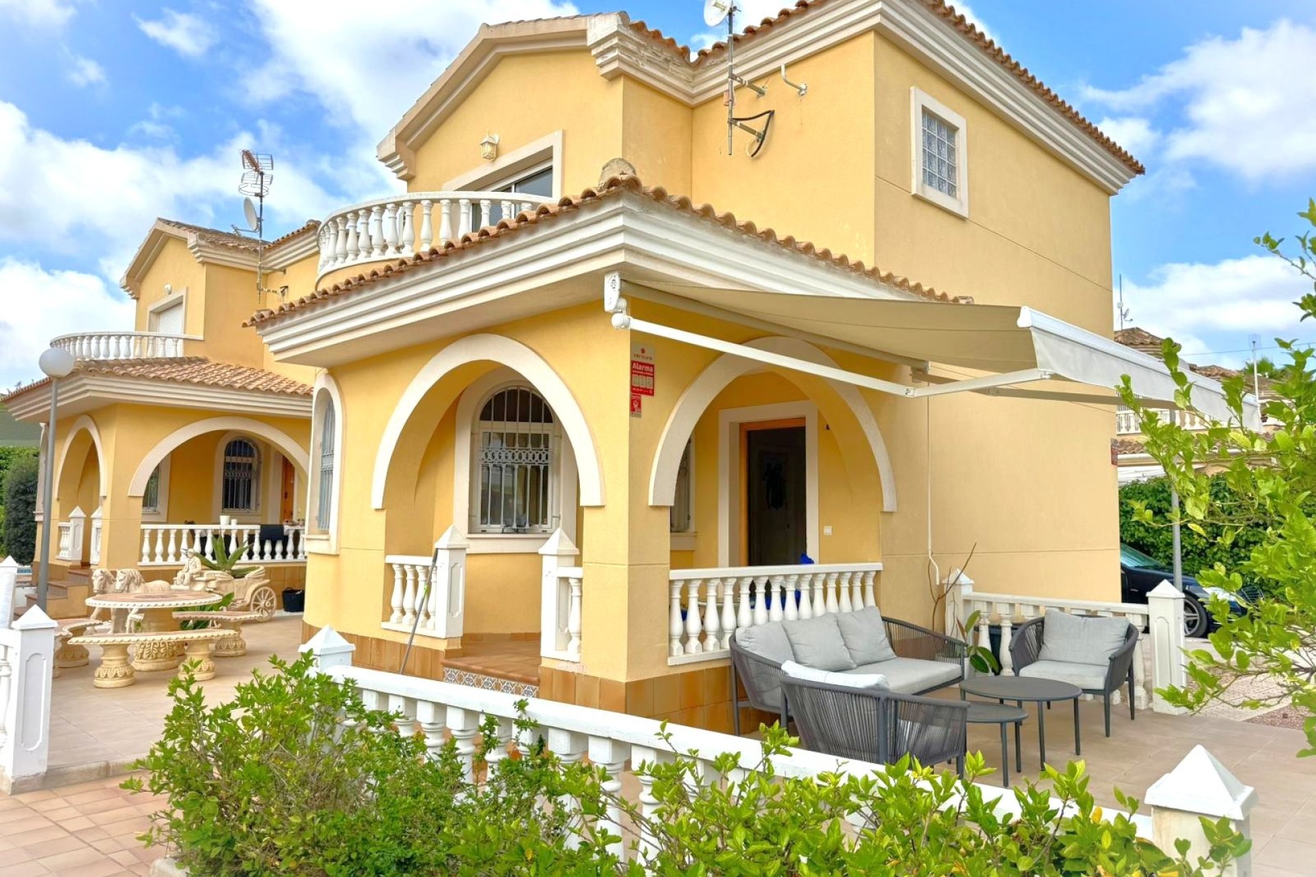 Herverkoop - Villa -
Orihuela Costa - Villamartín