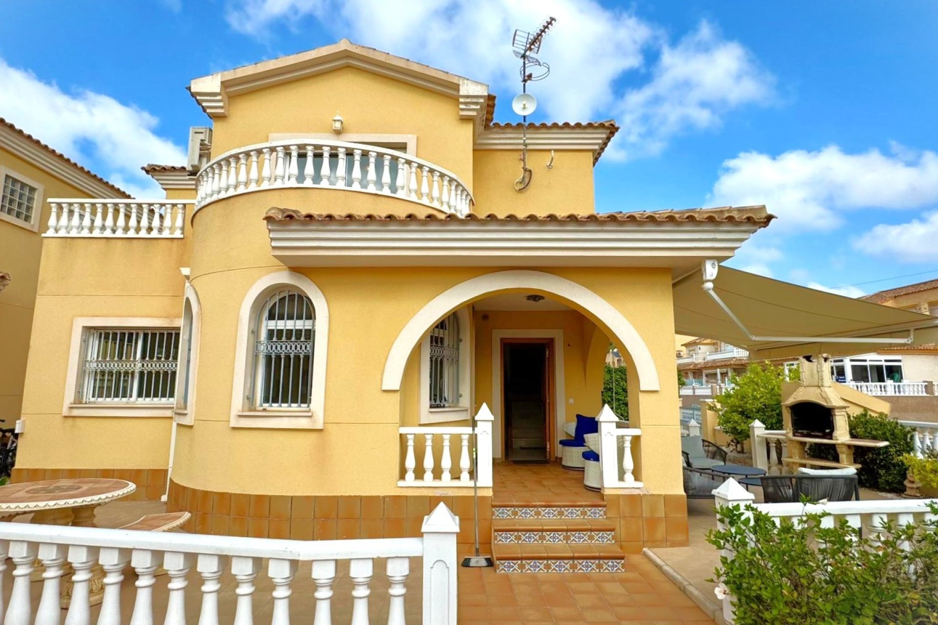 Herverkoop - Villa -
Orihuela Costa - Villamartín
