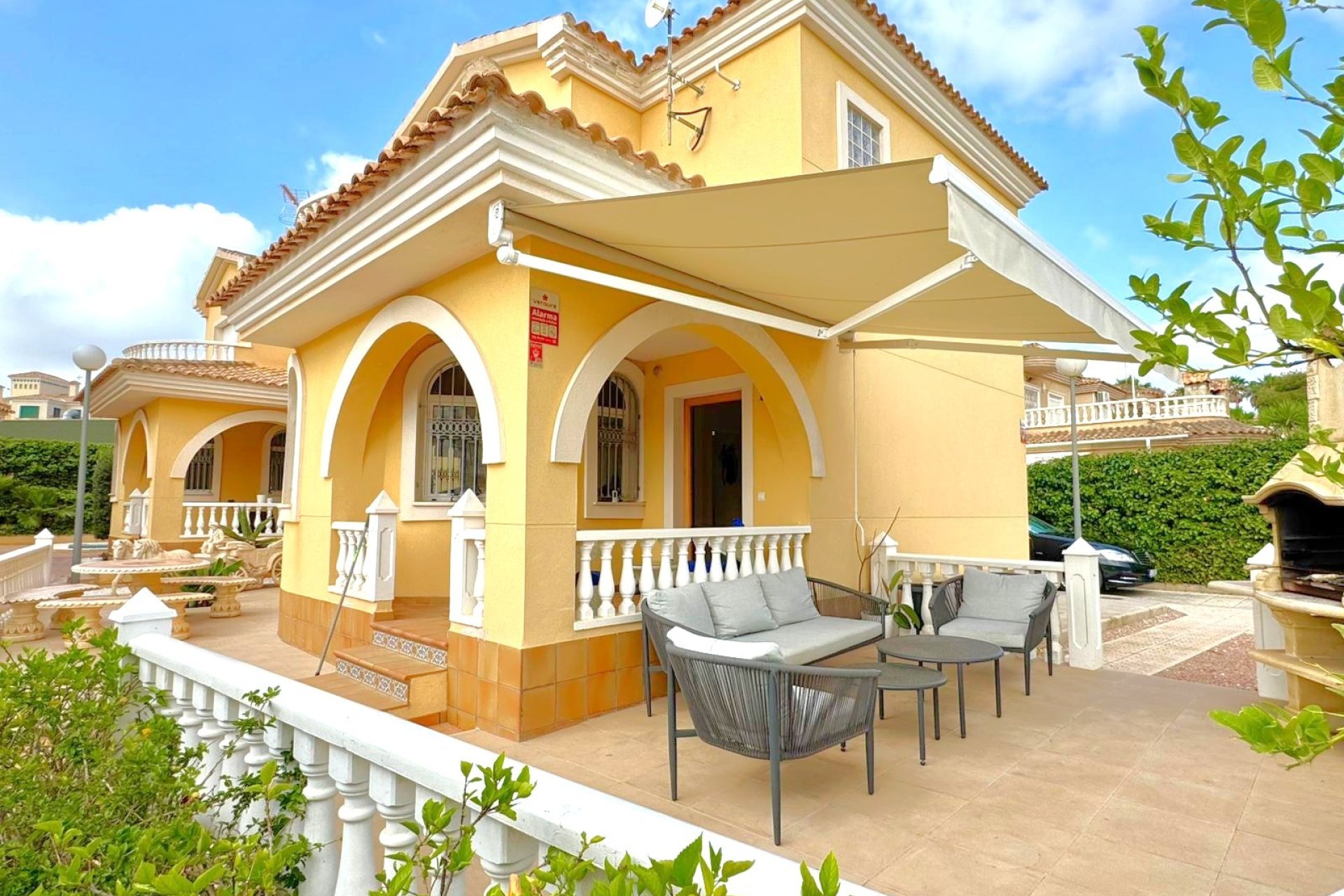 Herverkoop - Villa -
Orihuela Costa - Villamartín