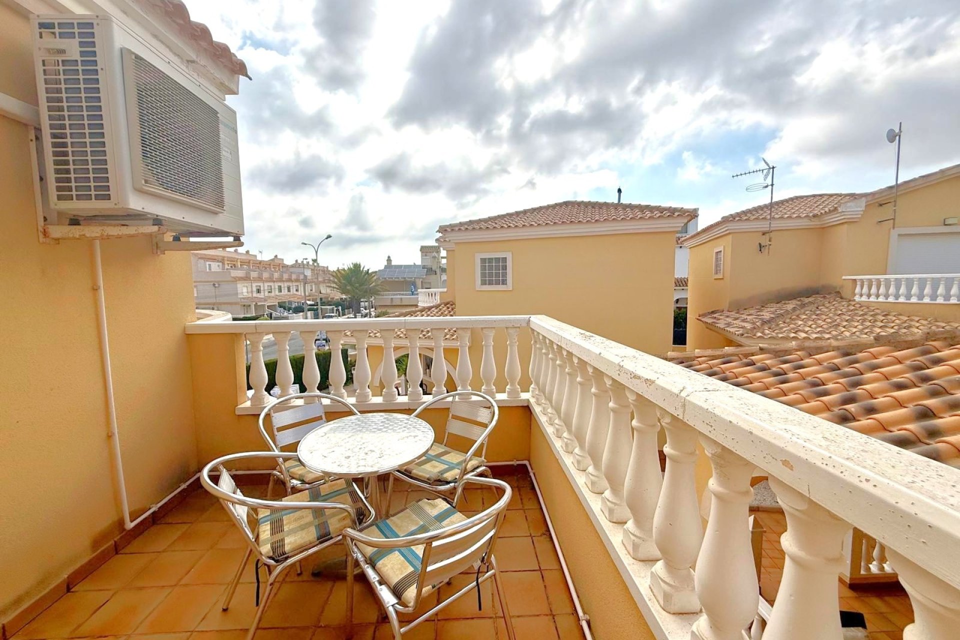 Herverkoop - Villa -
Orihuela Costa - Villamartín