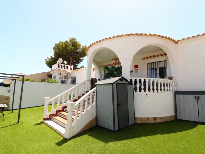 Herverkoop - Villa -
Orihuela Costa - Villamartín