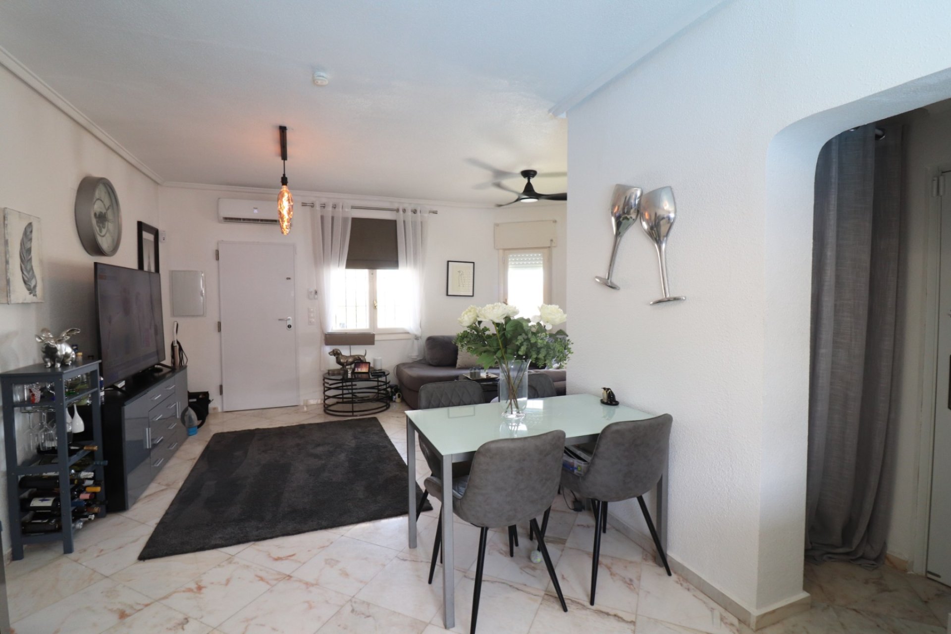 Herverkoop - Villa -
Orihuela Costa - Villamartín