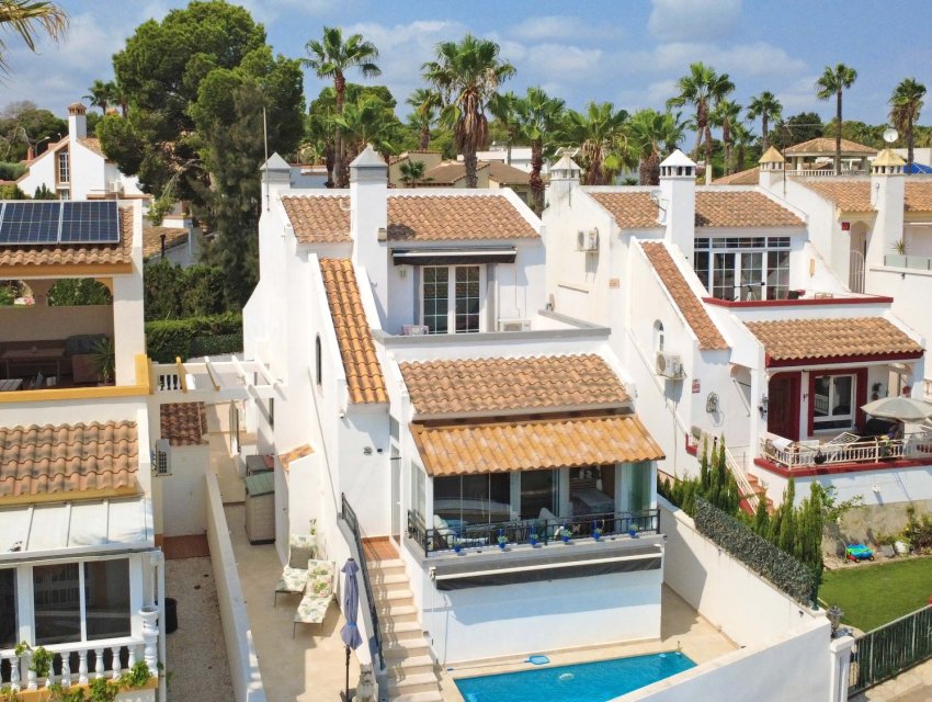 Herverkoop - Villa -
Orihuela Costa - Villamartín