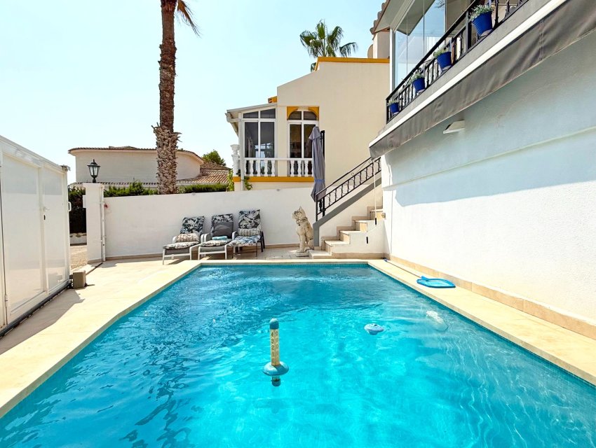 Herverkoop - Villa -
Orihuela Costa - Villamartín