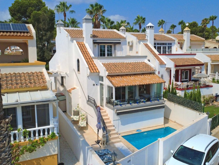 Herverkoop - Villa -
Orihuela Costa - Villamartín