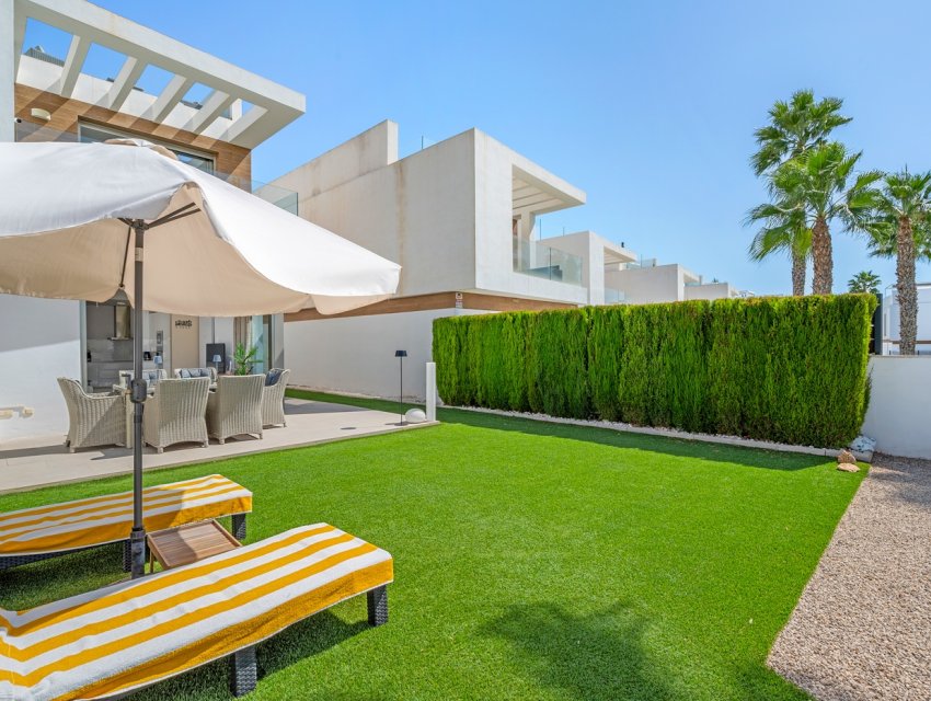 Herverkoop - Villa -
Orihuela Costa - Villamartín