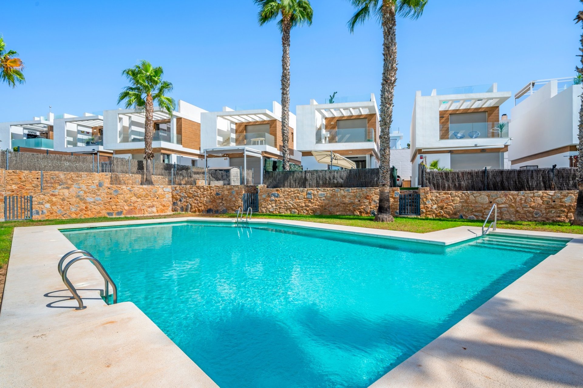 Herverkoop - Villa -
Orihuela Costa - Villamartín