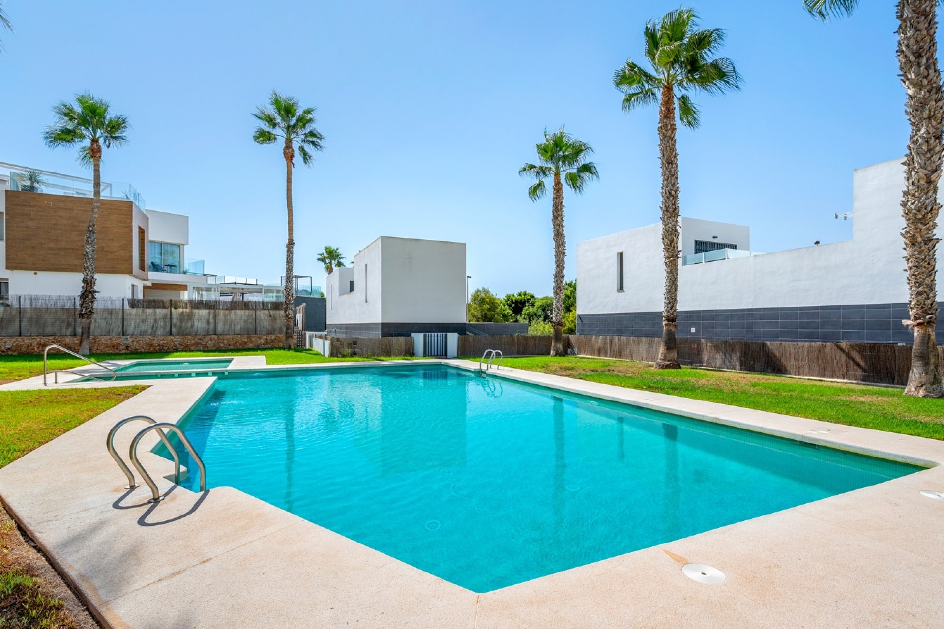 Herverkoop - Villa -
Orihuela Costa - Villamartín