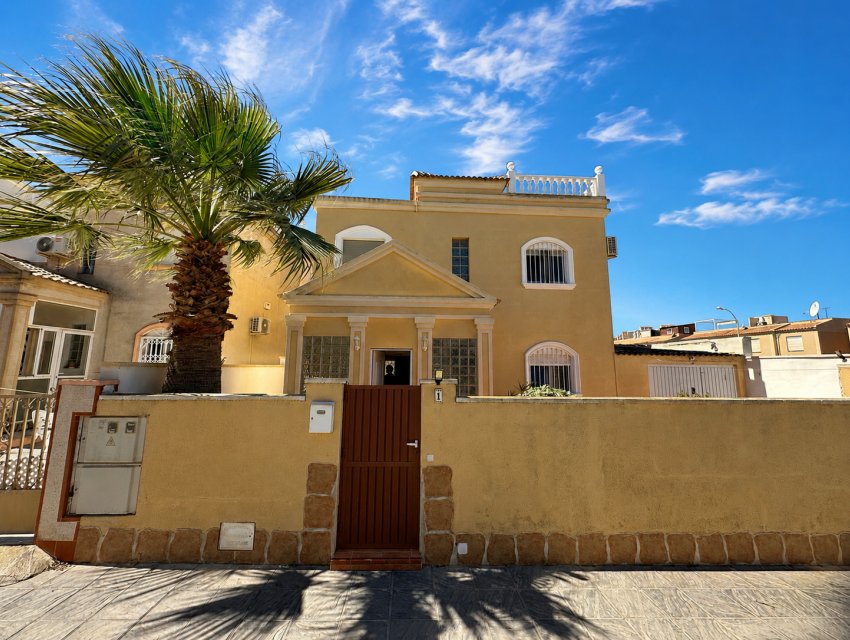 Herverkoop - Villa -
Torrevieja - Nueva Torrevieja