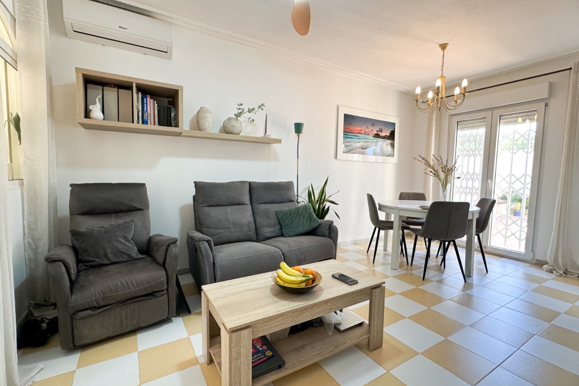 Herverkoop - Villa -
Torrevieja - Nueva Torrevieja