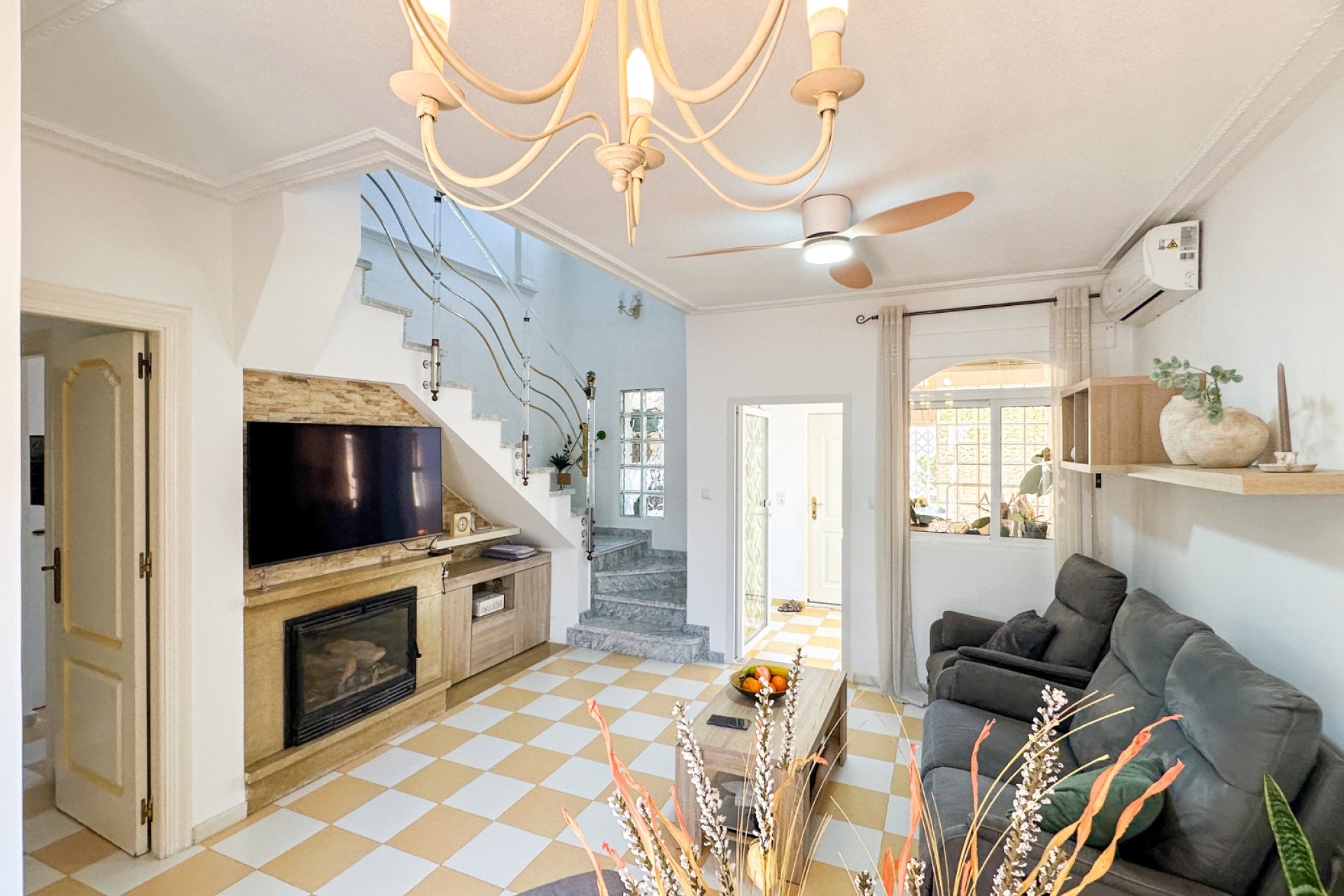 Herverkoop - Villa -
Torrevieja - Nueva Torrevieja