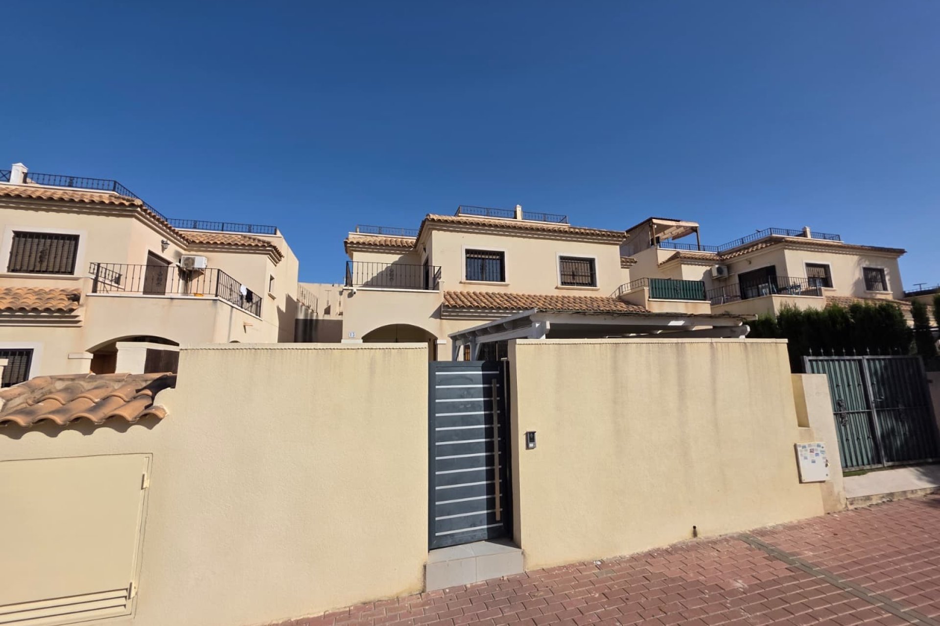 Herverkoop - Villa -
Torrevieja - Sector 25