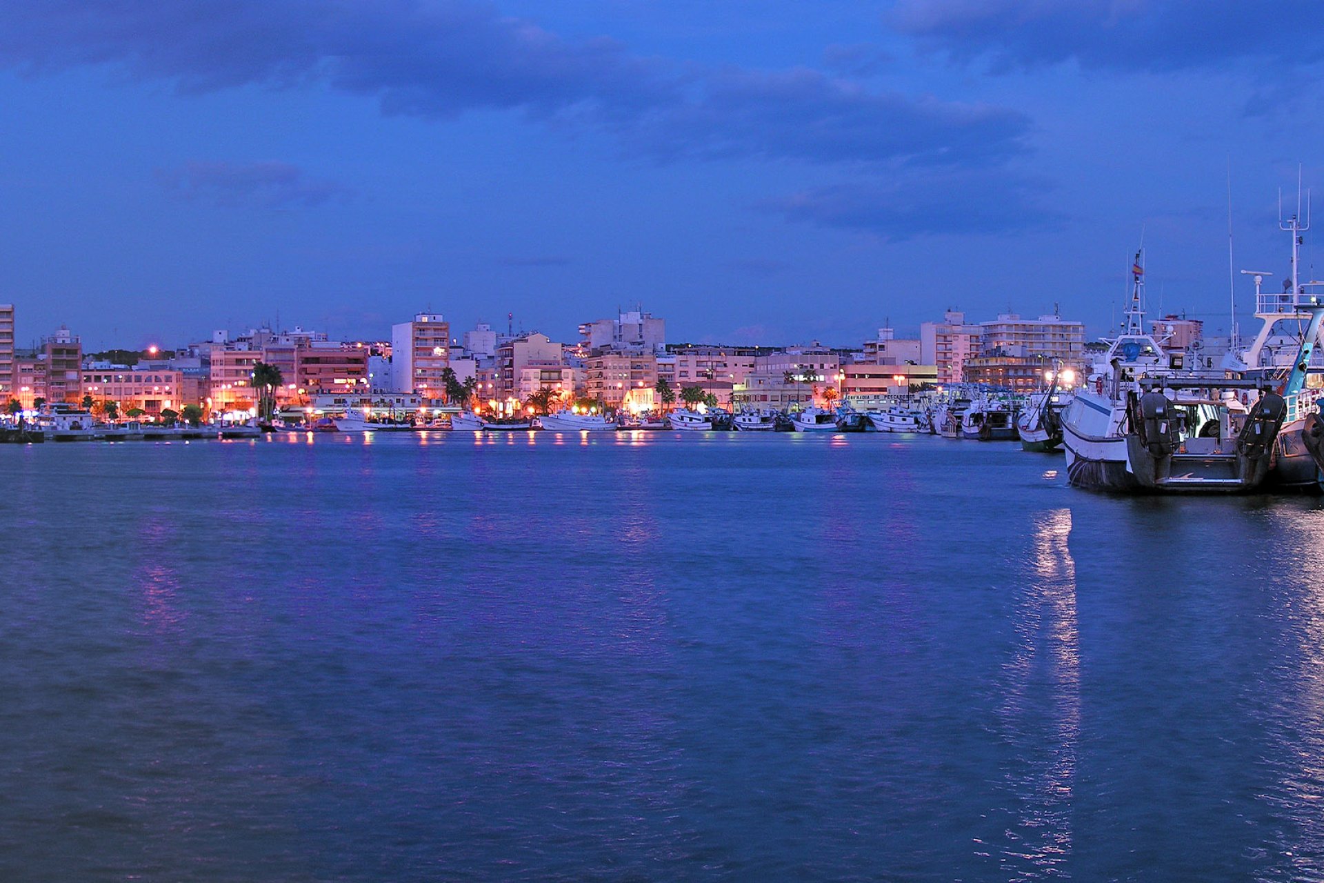 Neue Gebäude - apartment -
Alicante (Alacant)