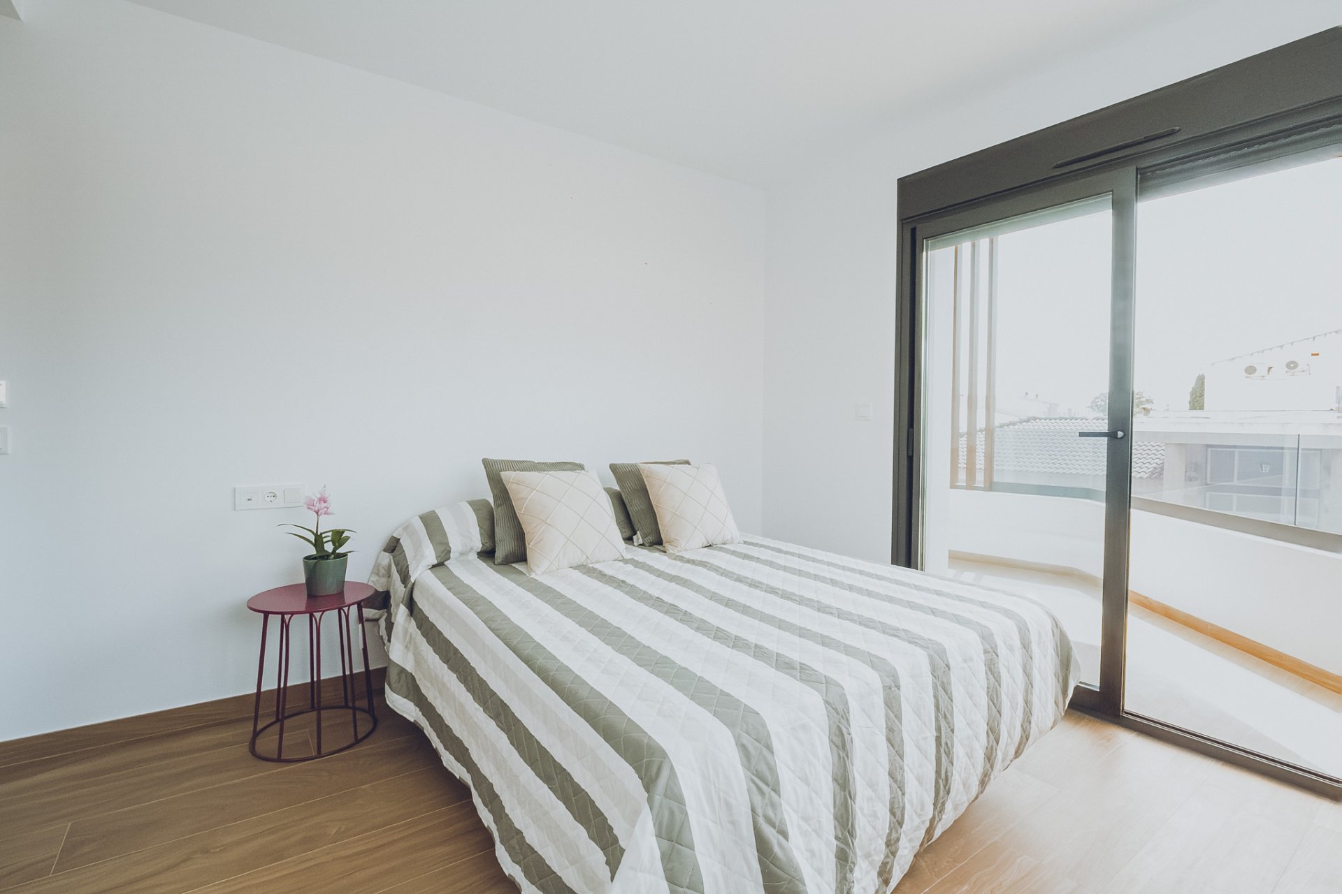 Neue Gebäude - apartment -
Redován