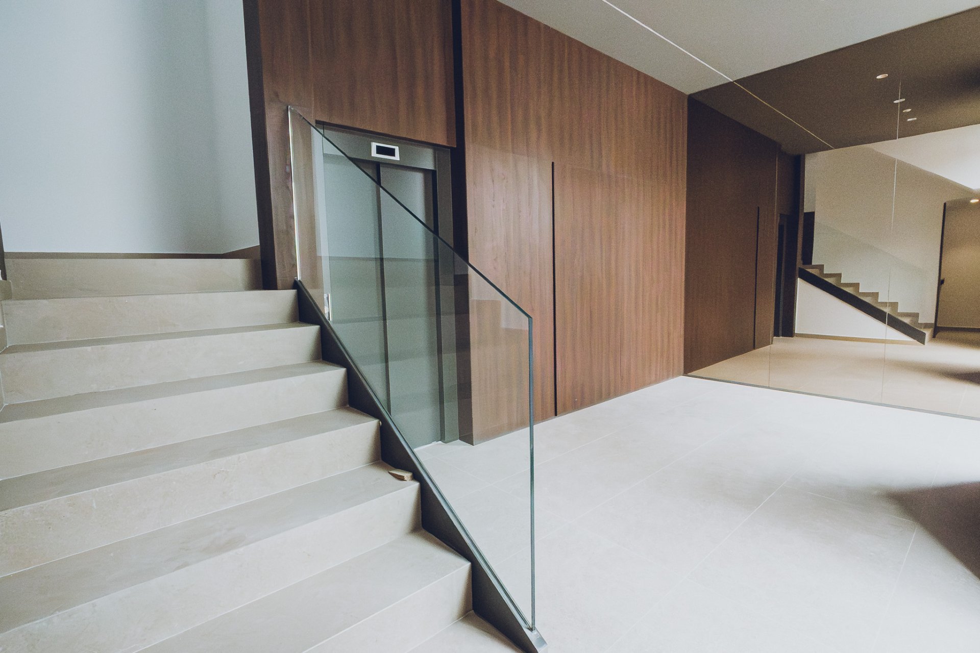 Neue Gebäude - apartment -
Redován