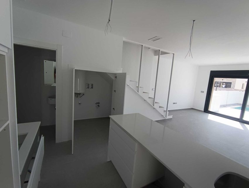 Neue Gebäude - detached -
Daya Nueva