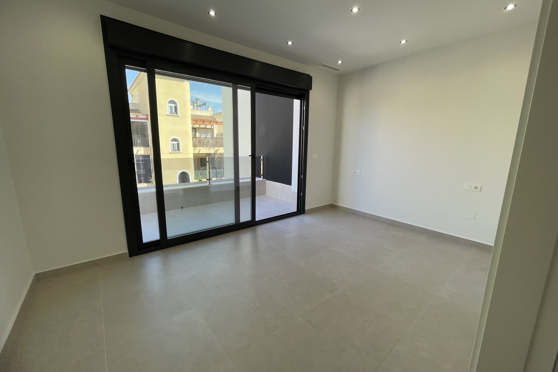 Neue Gebäude - detached -
Heredades